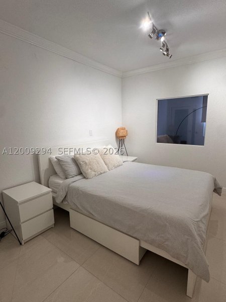 Condo for sale at Roney Palace 427
