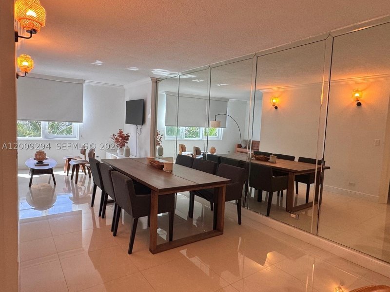 Condo for sale at Roney Palace 427
