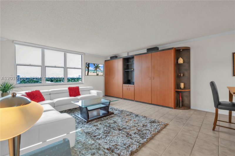 Apartment for rent at The Wave Condo 727(Availabl