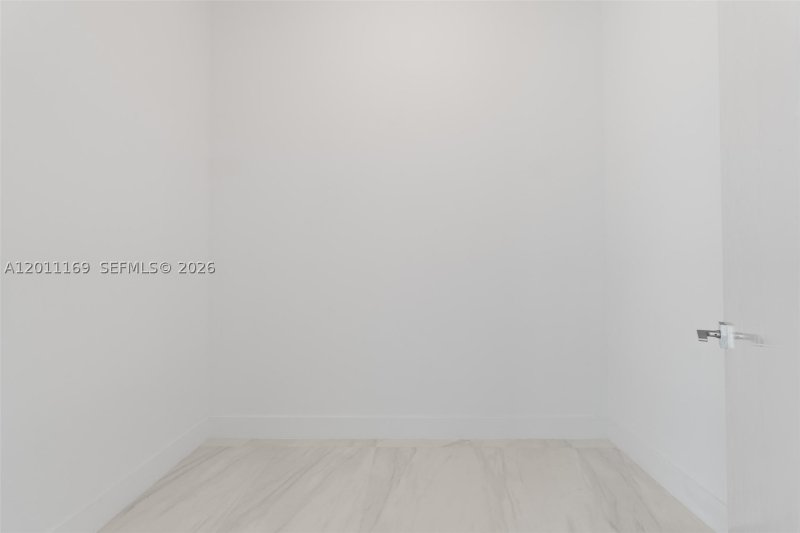 Condo for sale at Aurora 501