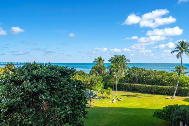 Condo for sale at Island House 407