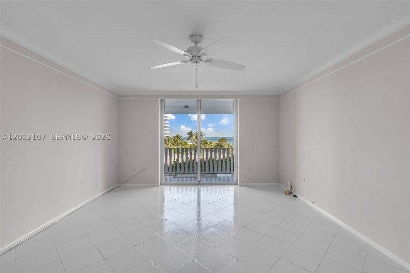 Condo for sale at Island House 407