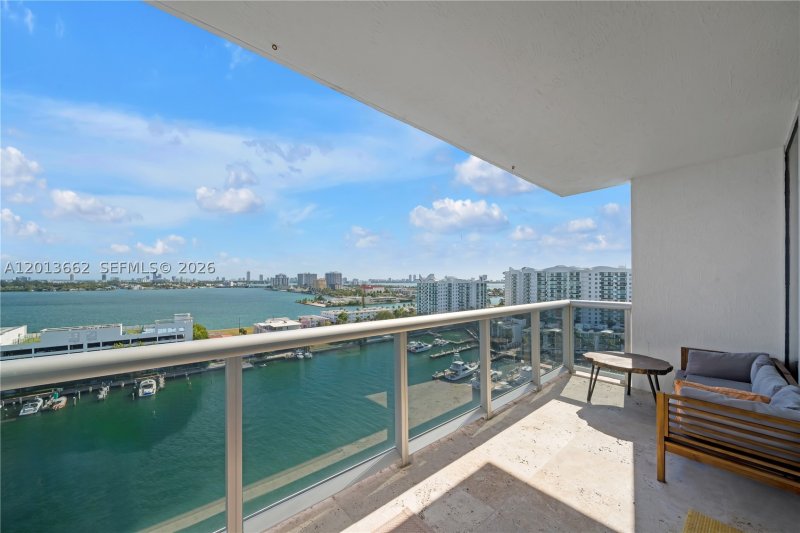Comprar apartamento en Blue Bay Tower 1501