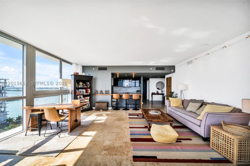 Comprar apartamento en Blue Bay Tower 1501