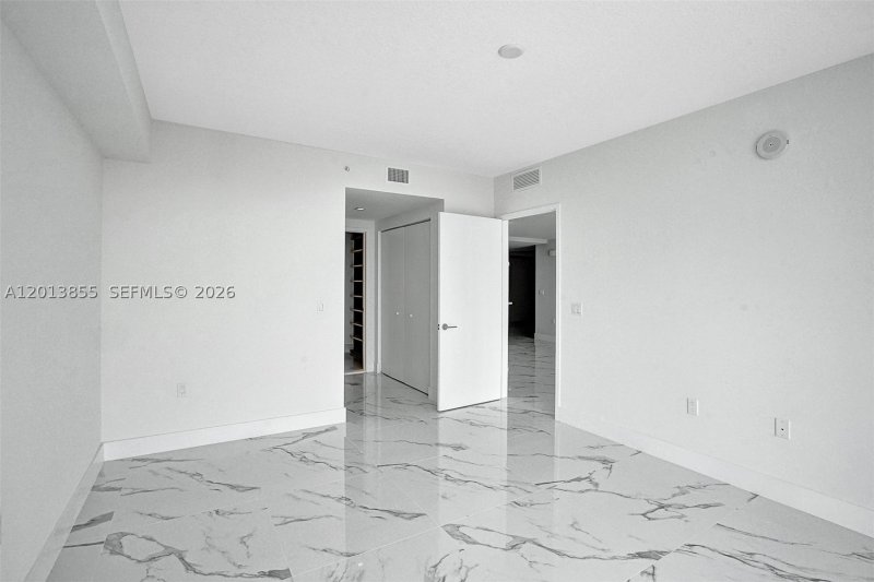 Comprar apartamento en Parque Towers at St. Tropez 5-2205