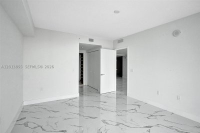Comprar apartamento en Parque Towers at St. Tropez 5-2205