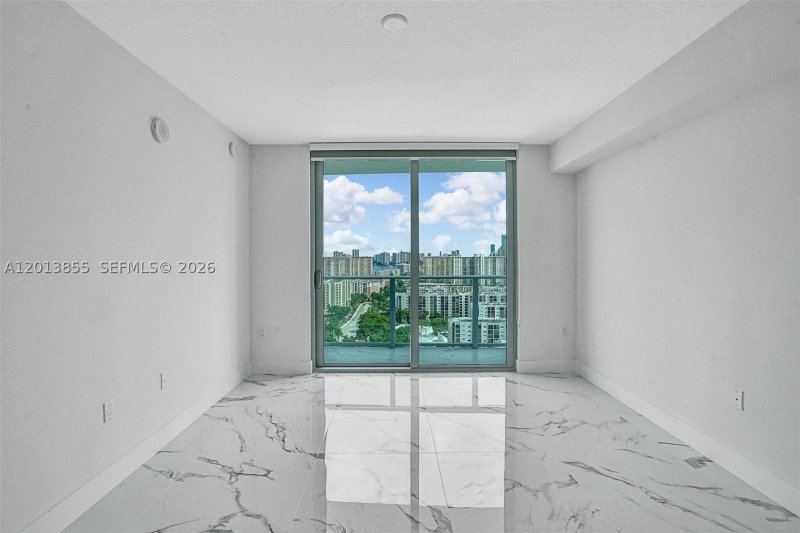 Comprar apartamento en Parque Towers at St. Tropez 5-2205