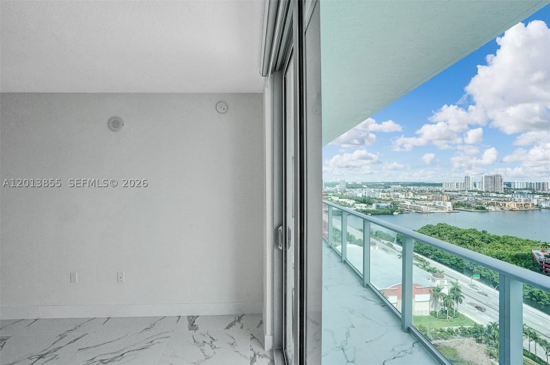 Comprar apartamento en Parque Towers at St. Tropez 5-2205