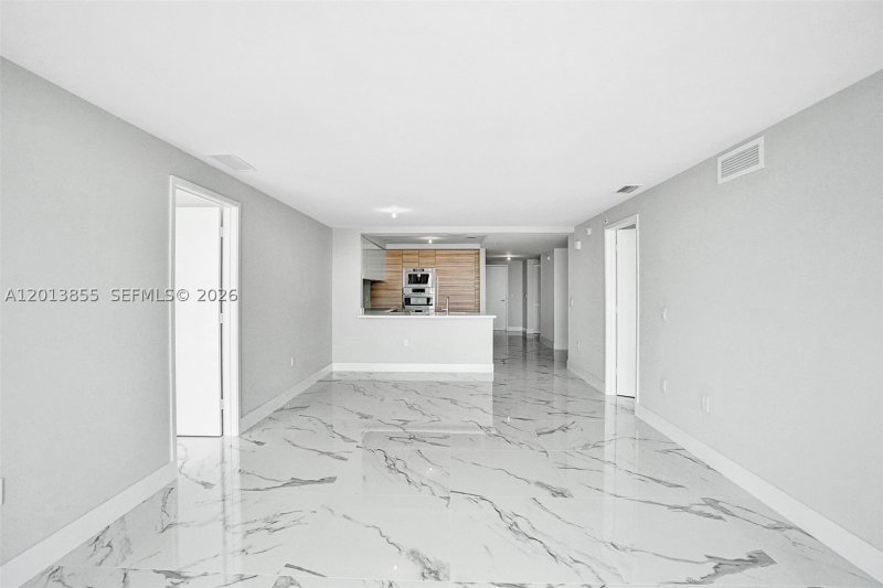 Comprar apartamento en Parque Towers at St. Tropez 5-2205