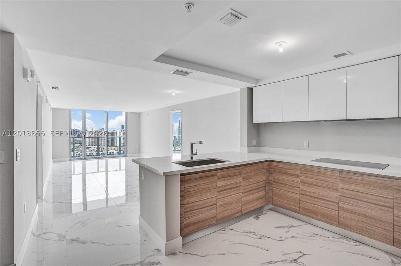 Comprar apartamento en Parque Towers at St. Tropez 5-2205