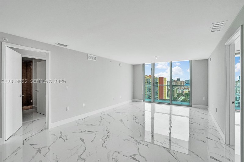 Comprar apartamento en Parque Towers at St. Tropez 5-2205