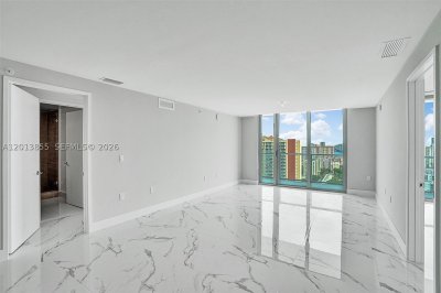 Comprar apartamento en Parque Towers at St. Tropez 5-2205
