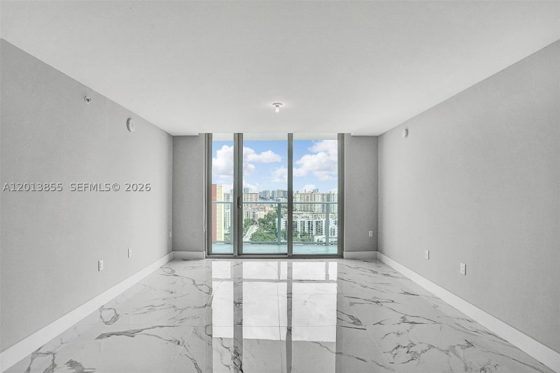 Comprar apartamento en Parque Towers at St. Tropez 5-2205