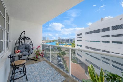Sea Air Towers Apt #1015