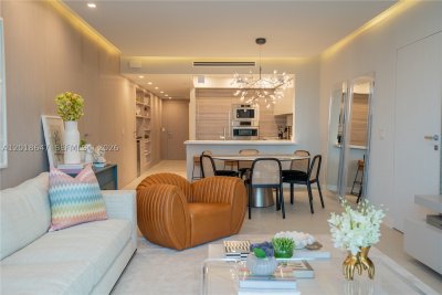 Aluguel de apartamento no Parque Towers at St. Tropez 5-1603