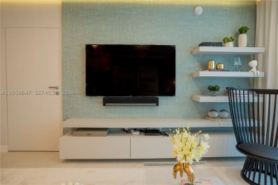 Aluguel de apartamento no Parque Towers at St. Tropez 5-1603