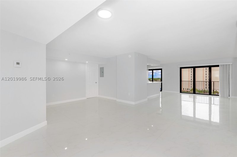 Condo for sale at The Summit 610N