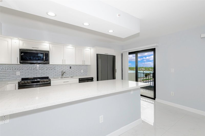 Condo for sale at The Summit 610N