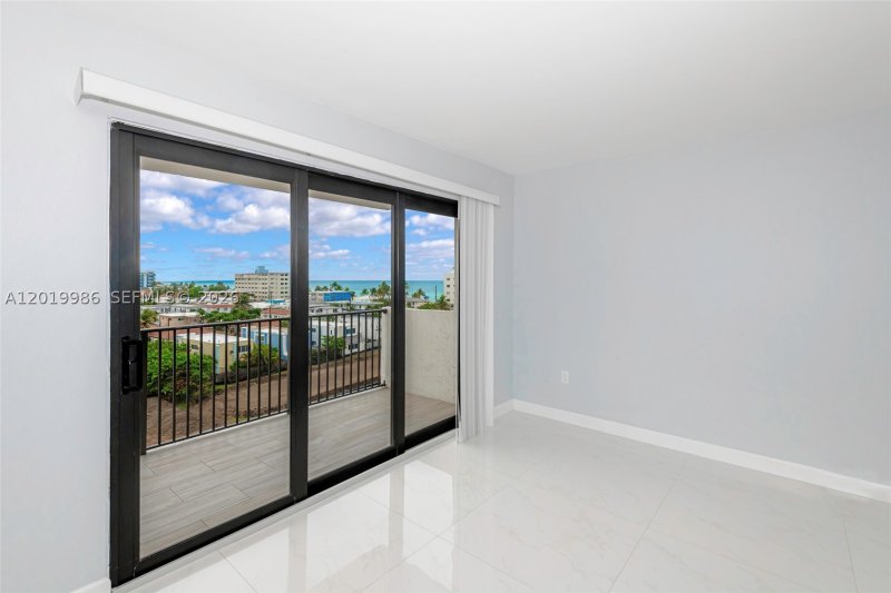Condo for sale at The Summit 610N