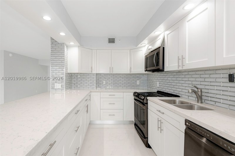 Condo for sale at The Summit 610N