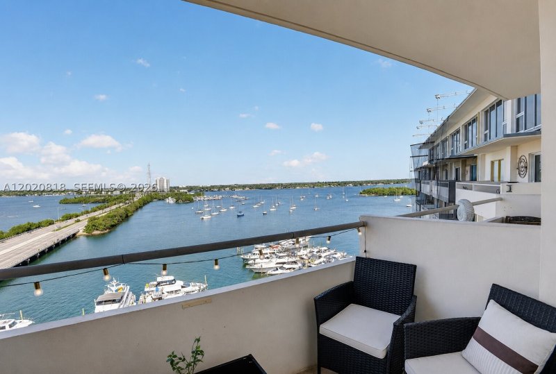 Comprar apartamento en Bayshore Yacht Tennis Club 1006