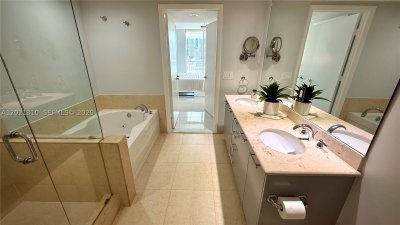 Comprar apartamento no 50 Biscayne 2501