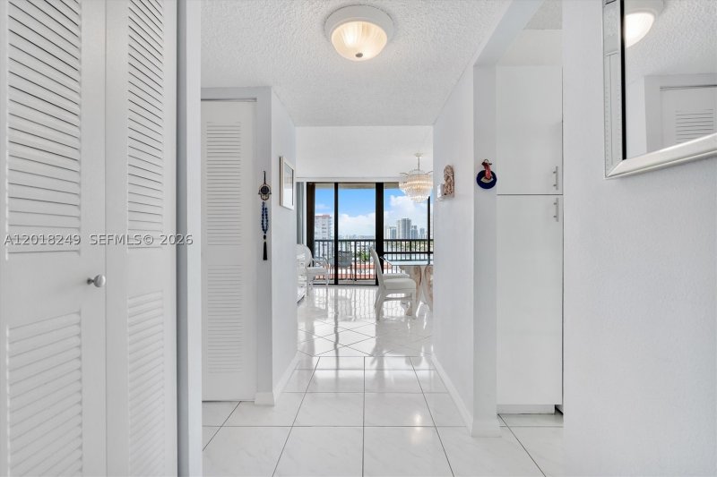 Condo for sale at Avant Garde 910