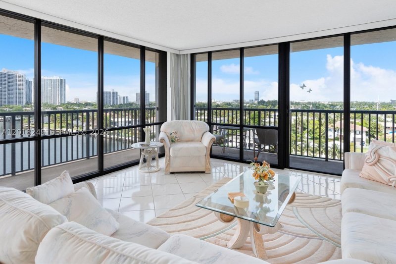 Condo for sale at Avant Garde 910