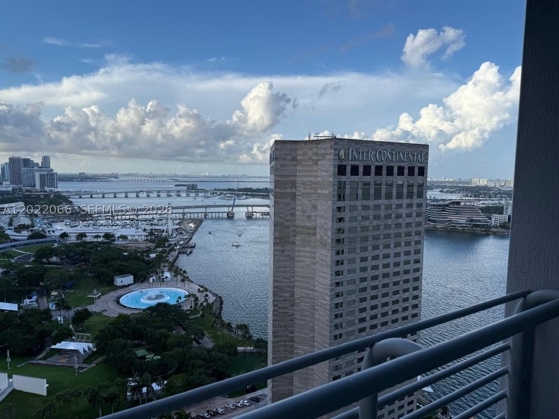 Alquiler de apartamento en One Miami East Tower 3620