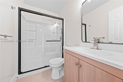 Aluguel de apartamento no Lincoln Towers D204