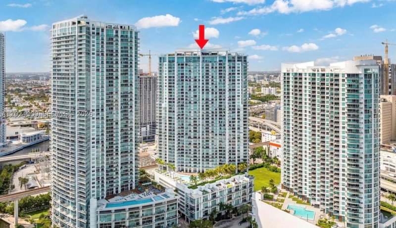 Condo for sale at The Ivy 1811