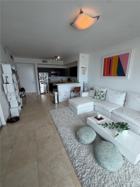 Condo for sale at The Ivy 1811