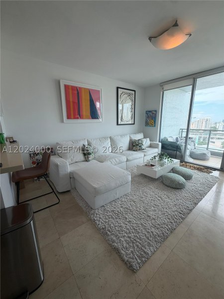 Condo for sale at The Ivy 1811