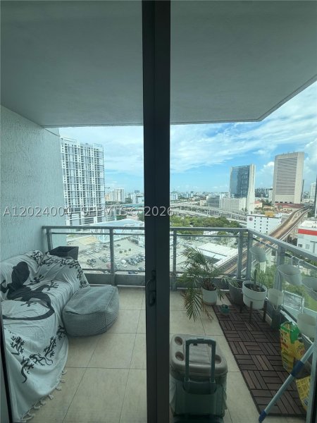 Condo for sale at The Ivy 1811