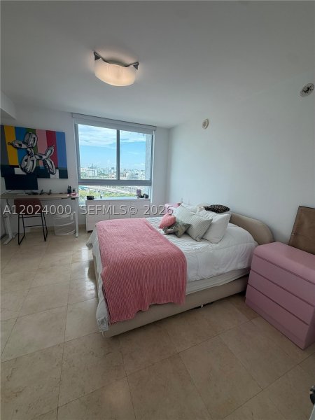 Condo for sale at The Ivy 1811