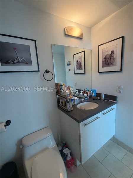 Condo for sale at The Ivy 1811