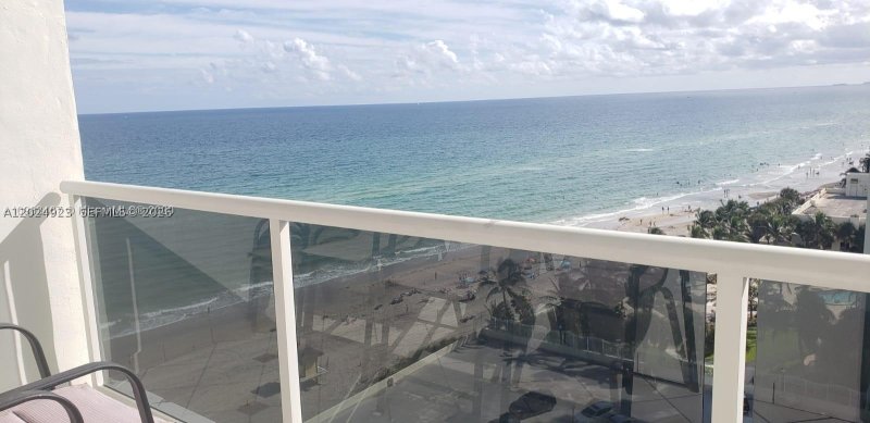 Apartment for rent at Sea Air Towers 1208