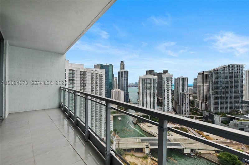 Condo for sale at The Ivy 3810