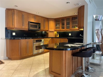 Commodore Club South Apt #413