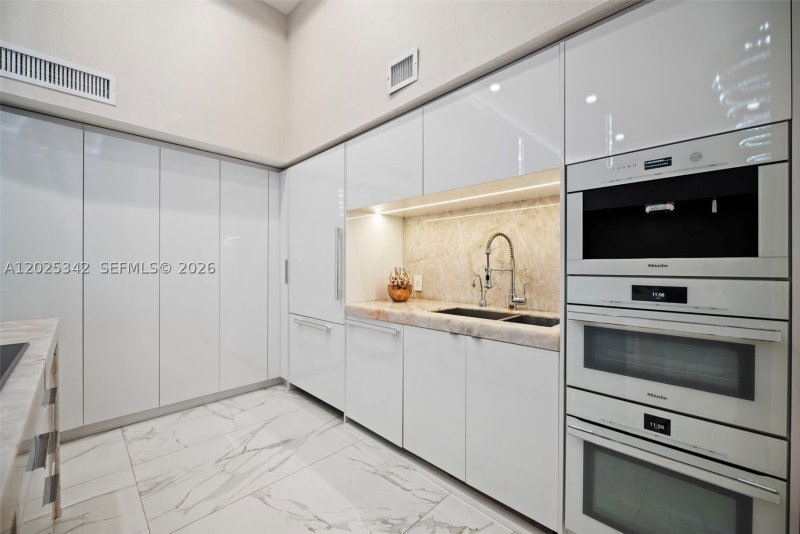 Condo for sale at Beach Club Three 310