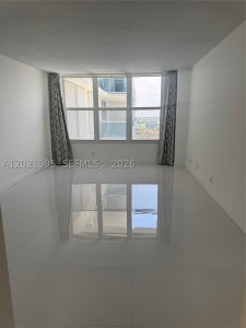 Comprar apartamento no Hallmark of Hollywood 1725