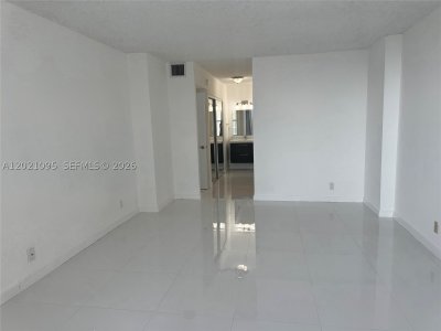 Comprar apartamento no Hallmark of Hollywood 1725