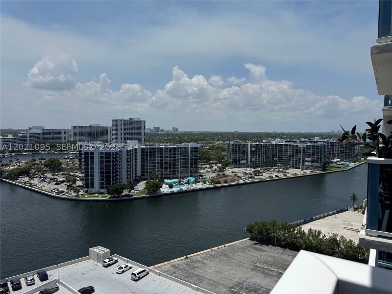 Condo for sale at Hallmark of Hollywood 1725