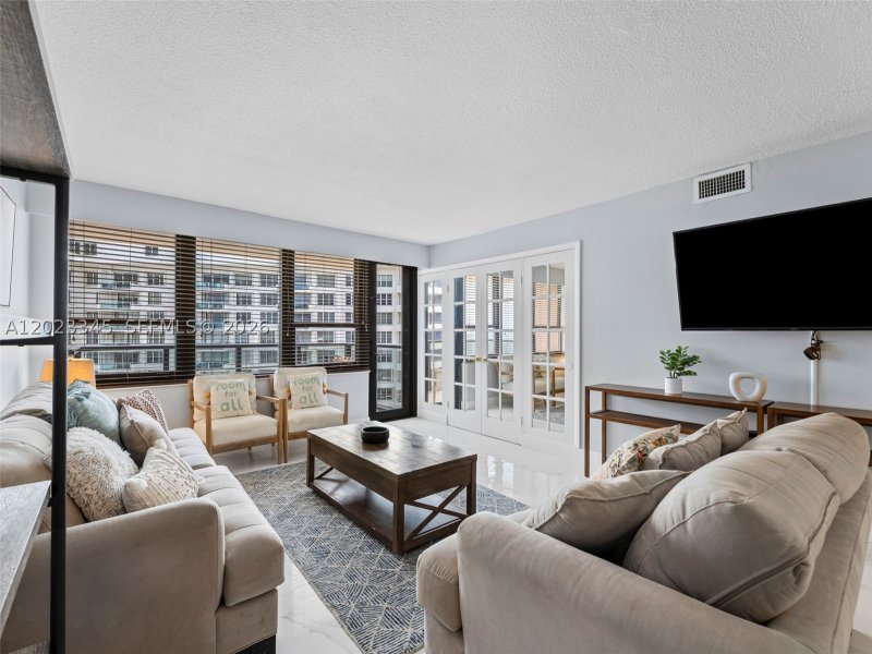 Condo for sale at The Alexander 1509