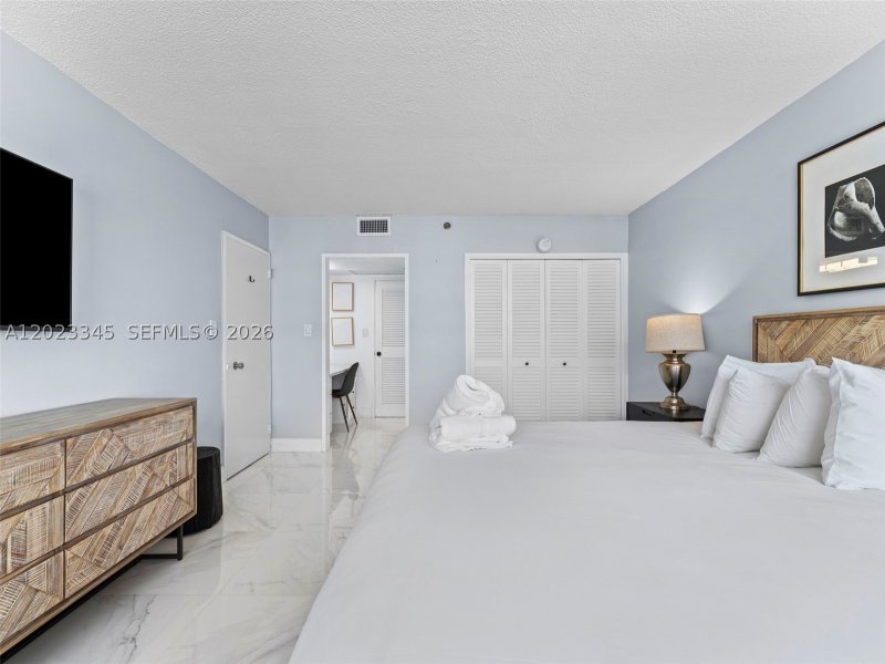Condo for sale at The Alexander 1509