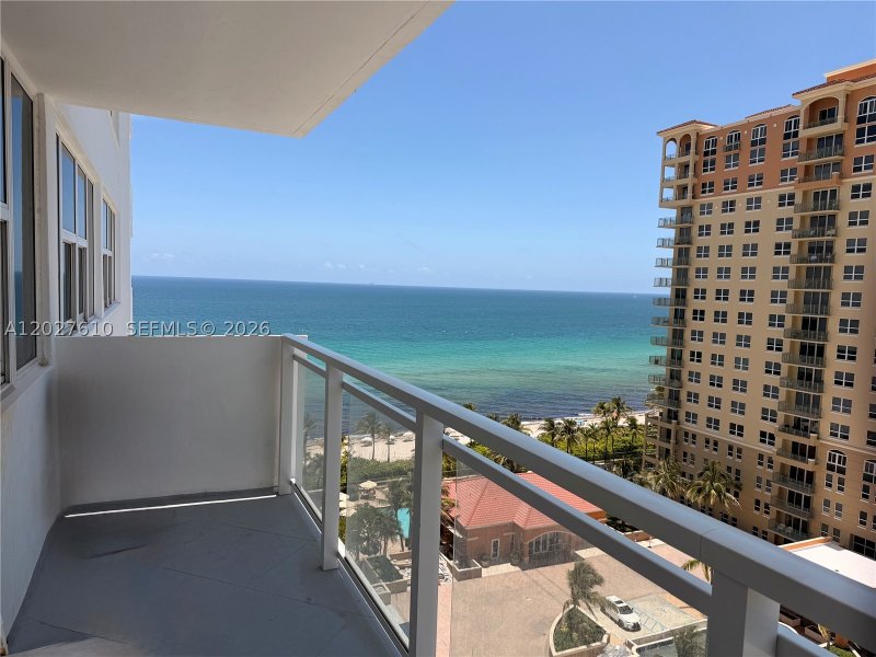 Condo for sale at Parker Plaza Estates 1111