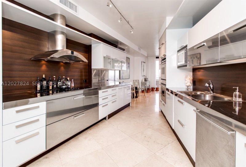 Apartment for rent at Palm Bay Towers 19S