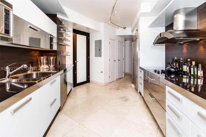 Apartment for rent at Palm Bay Towers 19S