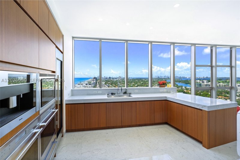 Comprar apartamento en St Regis Bal Harbour South 2001S