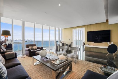 Comprar apartamento no Trump Tower Three 2601